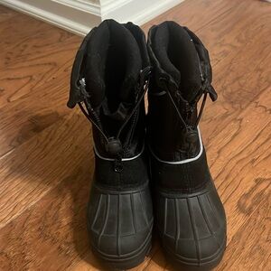Kids snow boots - size 1